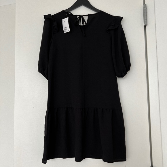 H&M black dress - Picture 4 of 6